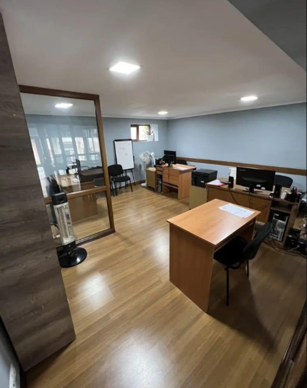 Commercial Office for Rent – Ready-to-Move Workspaces Available (4)