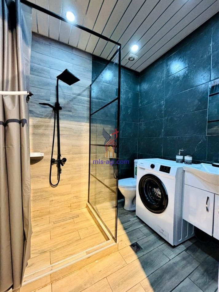 Lech and Maria Kaczynski St 25 5