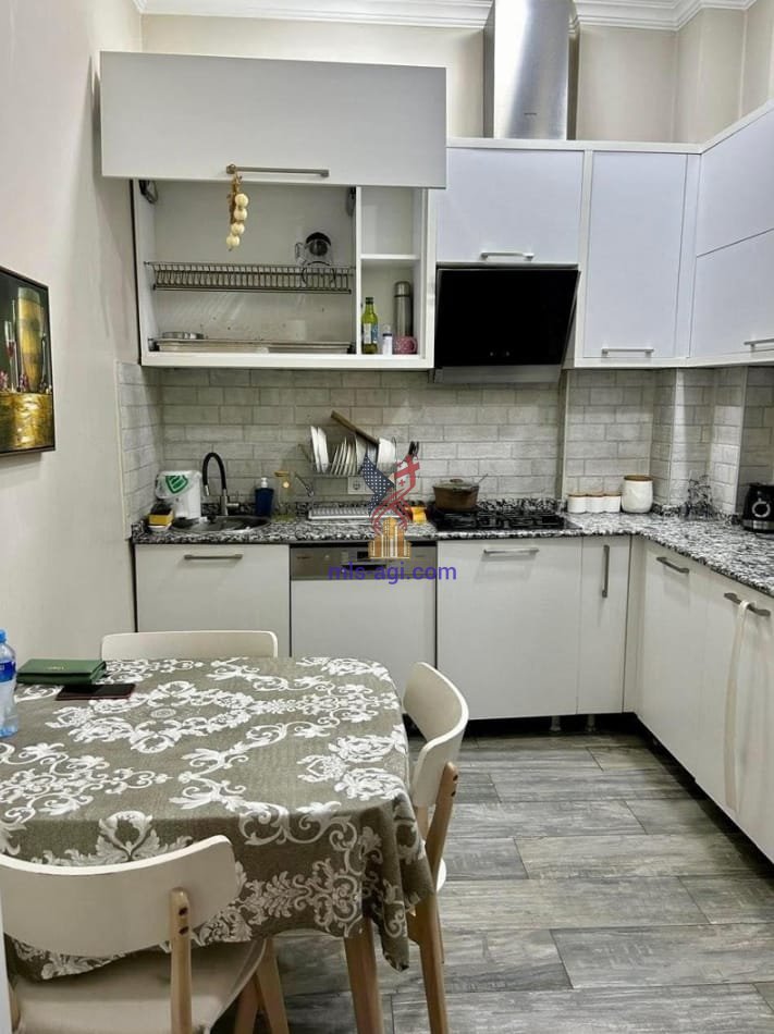 Nodar Dumbadze St 12 8