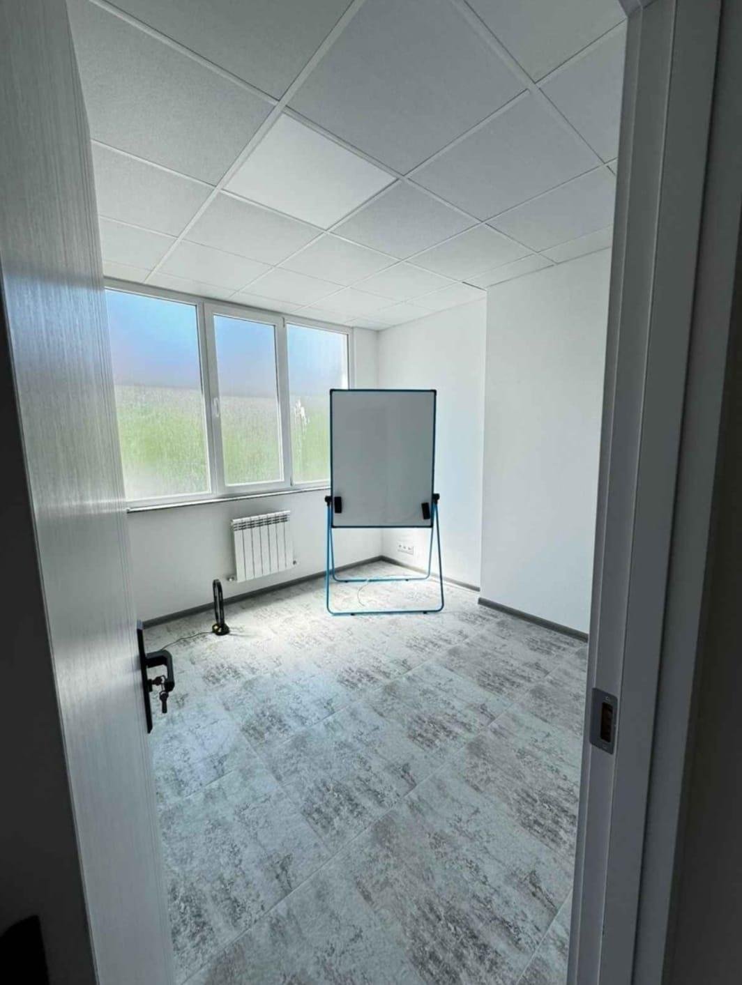 Office For Rent – Spacious & Fully Equipped Workspaces (10)