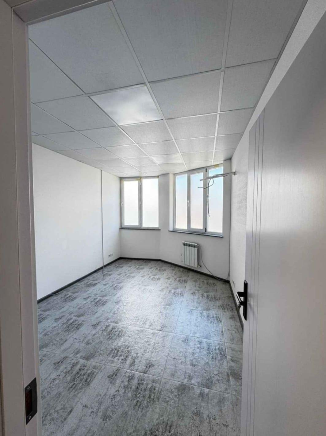 Office For Rent – Spacious & Fully Equipped Workspaces (5)