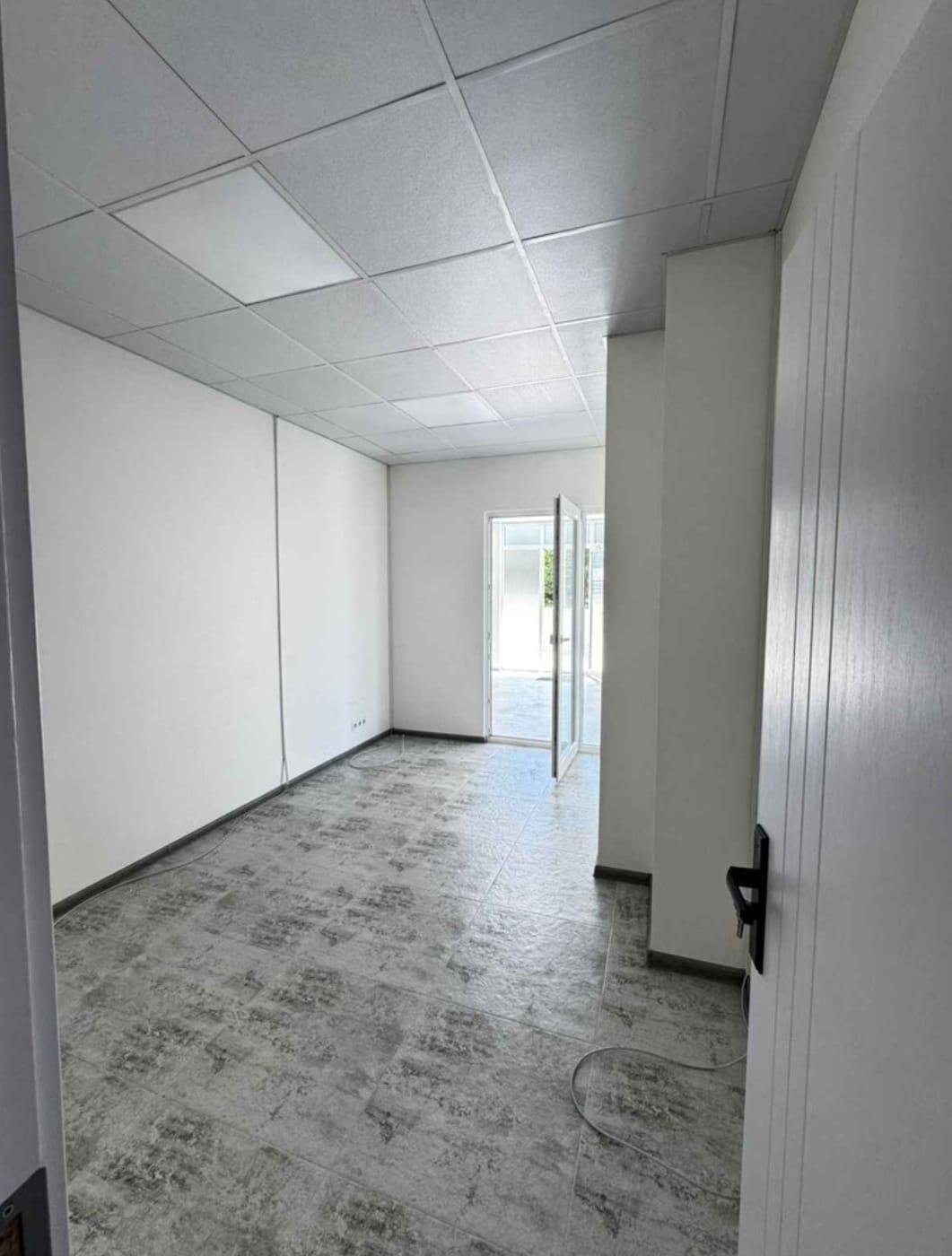 Office For Rent – Spacious & Fully Equipped Workspaces (7)