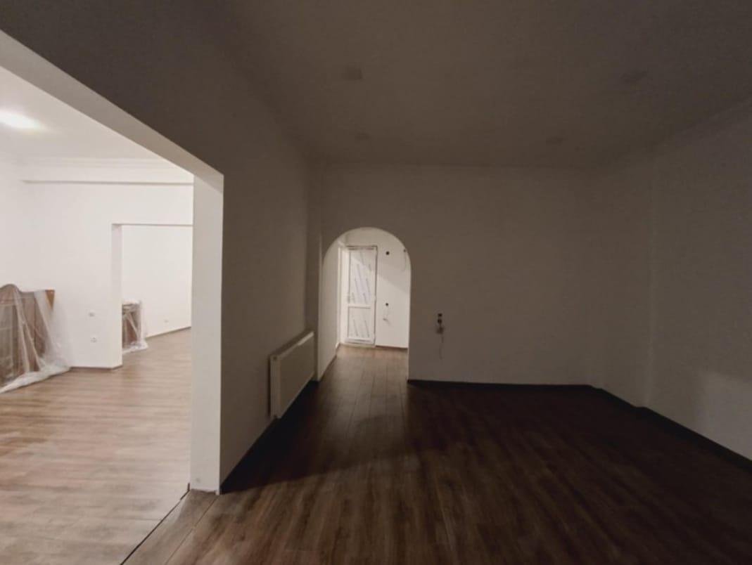 Spacious Commercial Offices for Rent – Flexible Terms (2)