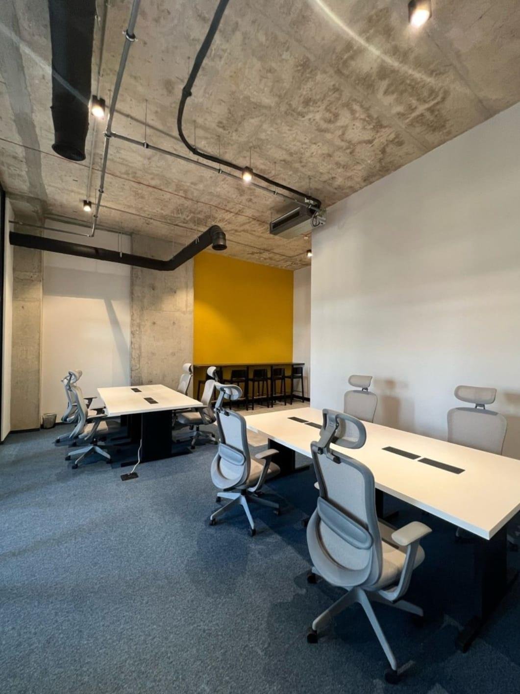 Spacious Work Area for Rent – Ideal for Teams & Startups (5)