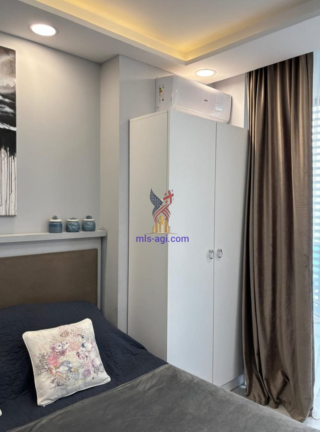 Studio for sale in the Sunrise complex 6