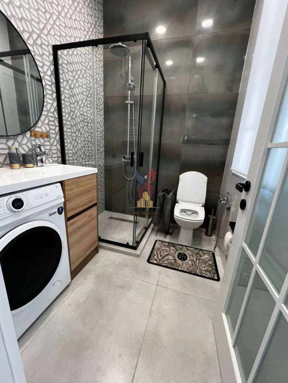 Turnkey 3-Room Apartment for Sale in the Heart of Old Batumi Kostava Street 4